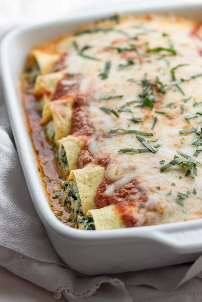 Low carb spinach manicotti stuffed with spinach and ricotta cheese.