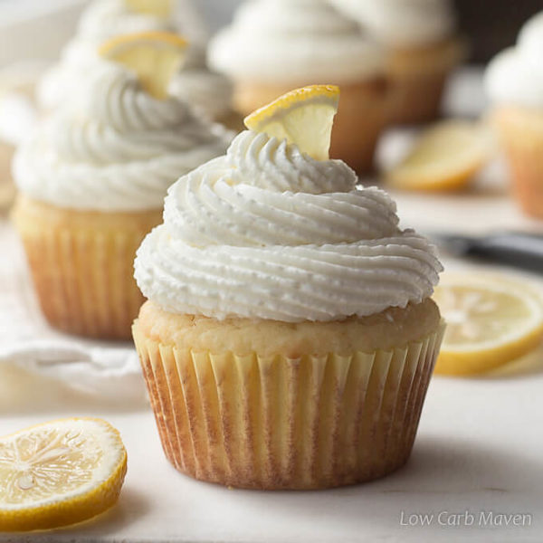 Sugar free lemon cupcakes frosted with mounds of whipped cream cheese frosting and topped with lemon slices. 