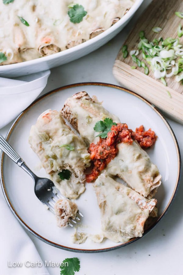 These chicken enchiladas with white sauce (white chicken enchiladas) are easy and fabulous! #enchiladas #chickenenchiladas #easy #whitesauce #lowcarb