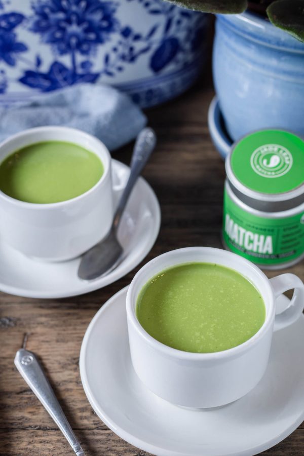 Bulletproof Matcha Latte is a creamy keto drink perfect for morning intermittent fasting! #keto #bulletproof #latte